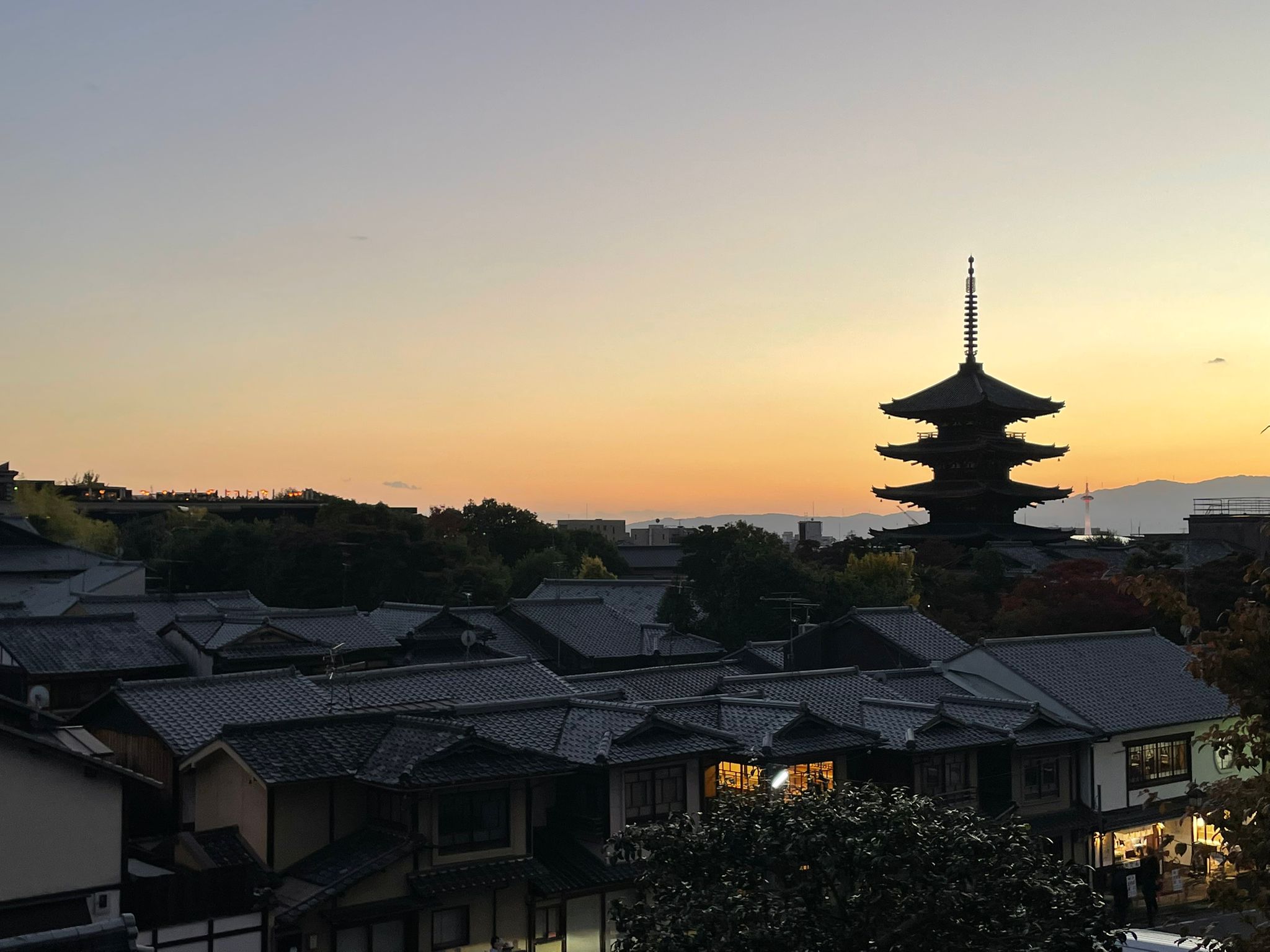 Zen.nl, Zen, meditatie, leren mediteren, Brian Victoria, Kyoto, Japan, zentuin, studiereis, tempel